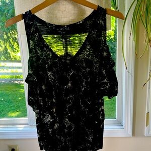 Lucky Brand new with tags open sleeve shirt. Black and cream. Size medium